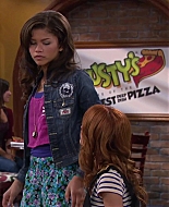 Shake_It_Up_S02E04_Beam_It_Up_1080p_BTD_001908.jpg