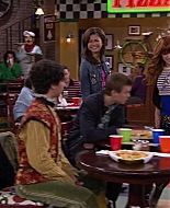 Shake_It_Up_S02E04_Beam_It_Up_1080p_BTD_002049.jpg