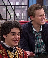 Shake_It_Up_S02E04_Beam_It_Up_1080p_BTD_002316.jpg