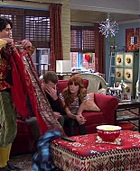 Shake_It_Up_S02E04_Beam_It_Up_1080p_BTD_002393.jpg