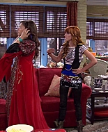 Shake_It_Up_S02E04_Beam_It_Up_1080p_BTD_002941.jpg