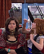 Shake_It_Up_S02E04_Beam_It_Up_1080p_BTD_002985.jpg
