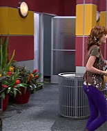 Shake_It_Up_S02E08_Auction_It_Up_1080p_BTD_000654.jpg
