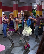 Shake_It_Up_S02E08_Auction_It_Up_1080p_BTD_001600.jpg