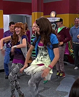 Shake_It_Up_S02E08_Auction_It_Up_1080p_BTD_001604.jpg