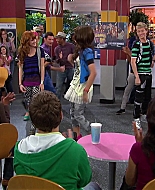 Shake_It_Up_S02E08_Auction_It_Up_1080p_BTD_001630.jpg