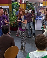 Shake_It_Up_S02E08_Auction_It_Up_1080p_BTD_001640.jpg