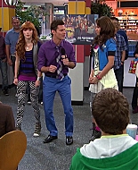 Shake_It_Up_S02E08_Auction_It_Up_1080p_BTD_001752.jpg
