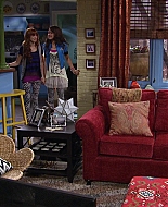 Shake_It_Up_S02E08_Auction_It_Up_1080p_BTD_002462.jpg
