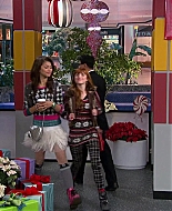 Shake_It_Up_S02E10_Jingle_It_Up_1080p_BTD_000405.jpg