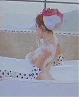 bellathornedaily_Lonely_mv_000008.jpg