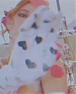 bellathornedaily_Lonely_mv_000015.jpg