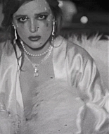 bellathornedaily_Lonely_mv_000071.jpg