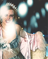 bellathornedaily_Lonely_mv_000108.jpg