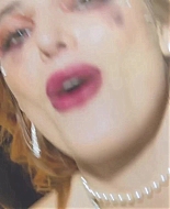 bellathornedaily_Lonely_mv_000125.jpg