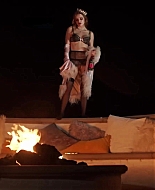 bellathornedaily_Lonely_mv_000140.jpg