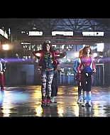 bellathornedaily_Watchme_shakeitup_mv_000064.jpg