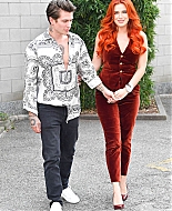 bellathornedaily_efronfashion_fw_milan_outside_281029.jpg