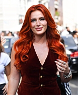 bellathornedaily_efronfashion_fw_milan_outside_28329.jpg
