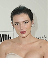 bellathornedaily_eltonviewingparty_arrivals_281429.jpg