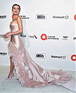 bellathornedaily_eltonviewingparty_arrivals_283429.jpg