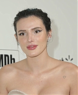 bellathornedaily_eltonviewingparty_arrivals_28629.jpg