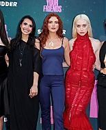 bellathornedaily_findyourfriendslapremiere_arrivals_2810429.jpg
