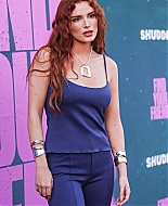 bellathornedaily_findyourfriendslapremiere_arrivals_281229.jpg