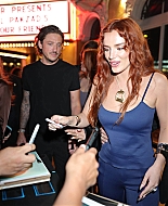 bellathornedaily_findyourfriendslapremiere_attendingfans_28329.jpg
