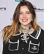 bellathornedaily_himherpremiere_germany_281129.jpg
