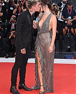 bellathornedaily_jokerpremiere_venicefilmfestival_2810629.jpg
