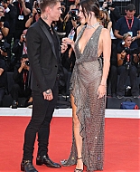 bellathornedaily_jokerpremiere_venicefilmfestival_2811029.jpg