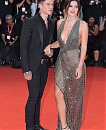 bellathornedaily_jokerpremiere_venicefilmfestival_2811529.jpg