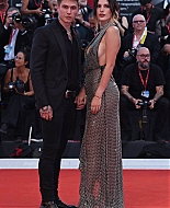 bellathornedaily_jokerpremiere_venicefilmfestival_2811729.jpg