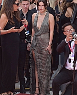 bellathornedaily_jokerpremiere_venicefilmfestival_286629.jpg