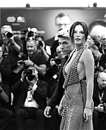 bellathornedaily_jokerpremiere_venicefilmfestival_286729.jpg