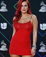 bellathornedaily_latingrammys_redcarpet_28129.jpg