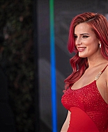 bellathornedaily_latingrammys_redcarpet_281329.jpg