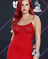 bellathornedaily_latingrammys_redcarpet_281629.jpg