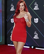 bellathornedaily_latingrammys_redcarpet_28629.jpg