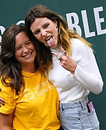 bellathornedaily_signingherbook_thegrove_28629.jpg