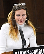 bellathornedaily_signingherbook_thegrove_speech_281029.jpg