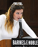 bellathornedaily_signingherbook_thegrove_speech_28629.jpg
