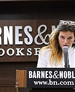 bellathornedaily_signingherbook_thegrove_speech_28729.jpg
