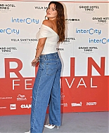bellathornedaily_taorminaff_photocall_284929.jpg