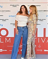 bellathornedaily_taorminaff_photocall_286929.jpg