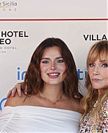 bellathornedaily_taorminaff_photocall_288229.jpg